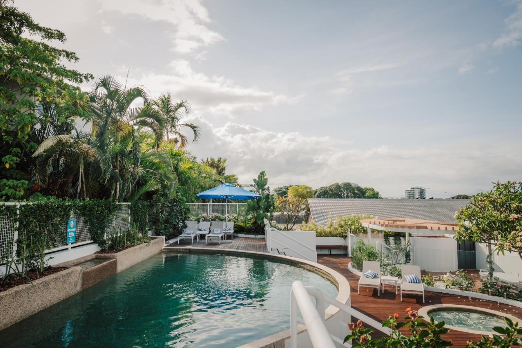 Sunshine Tower Hotel Cairns Extérieur photo